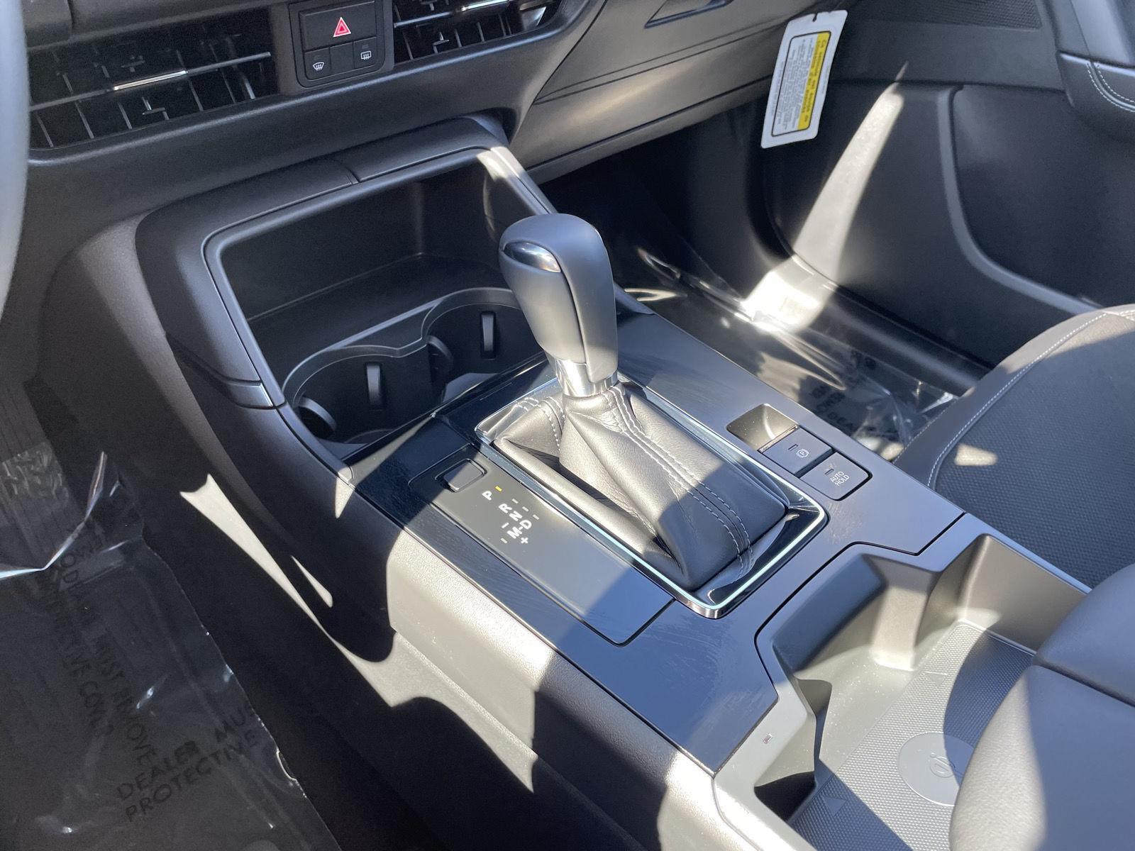 Vehicle photo 26