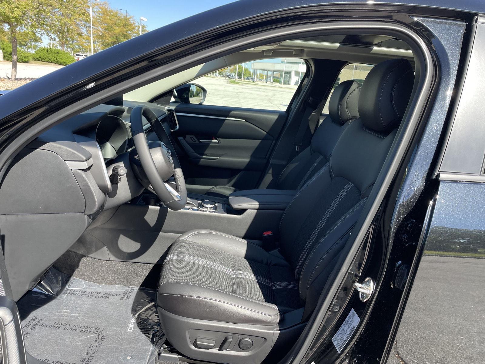 Vehicle photo 17