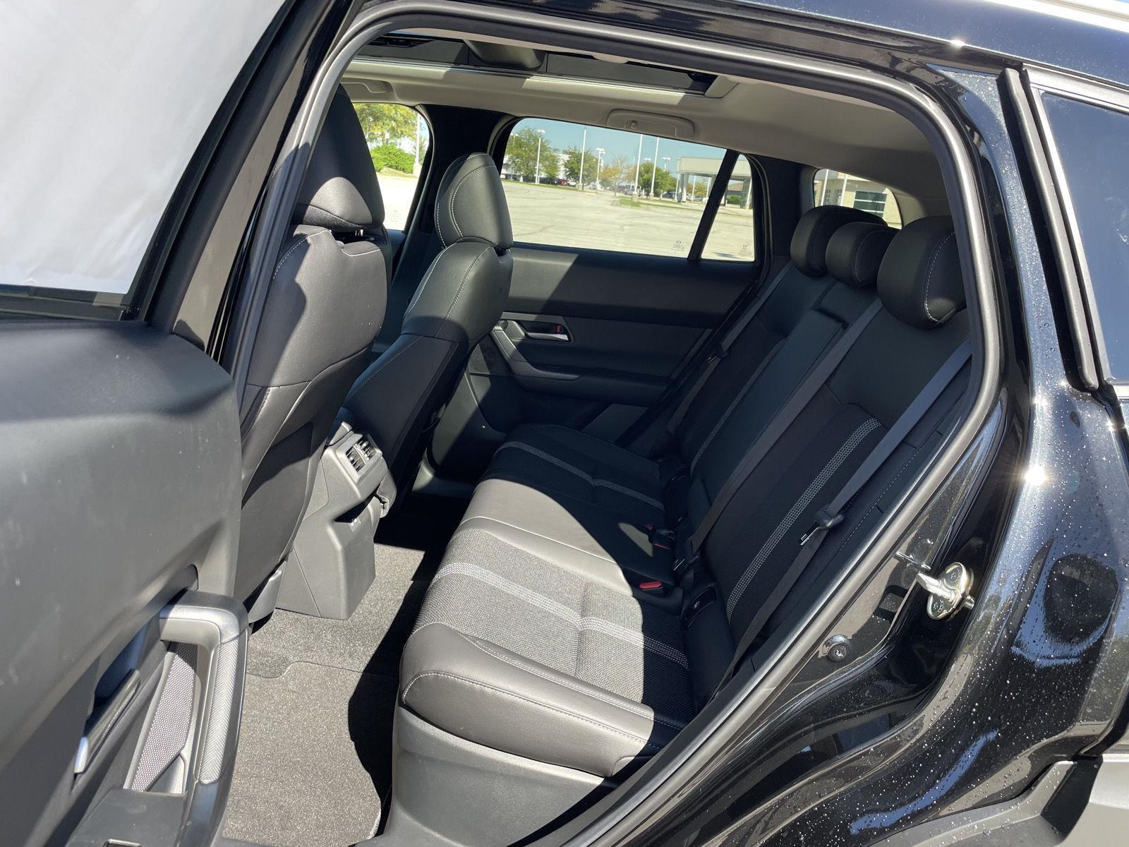 Vehicle photo 20