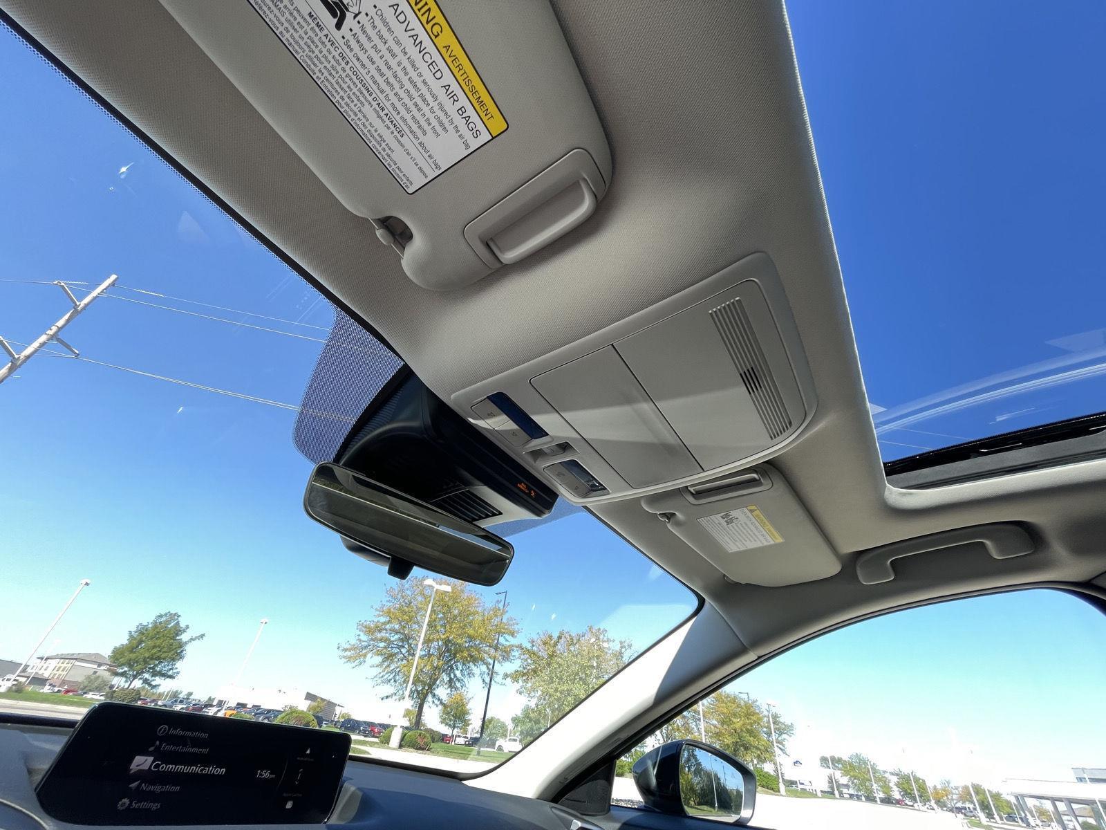 Vehicle photo 21
