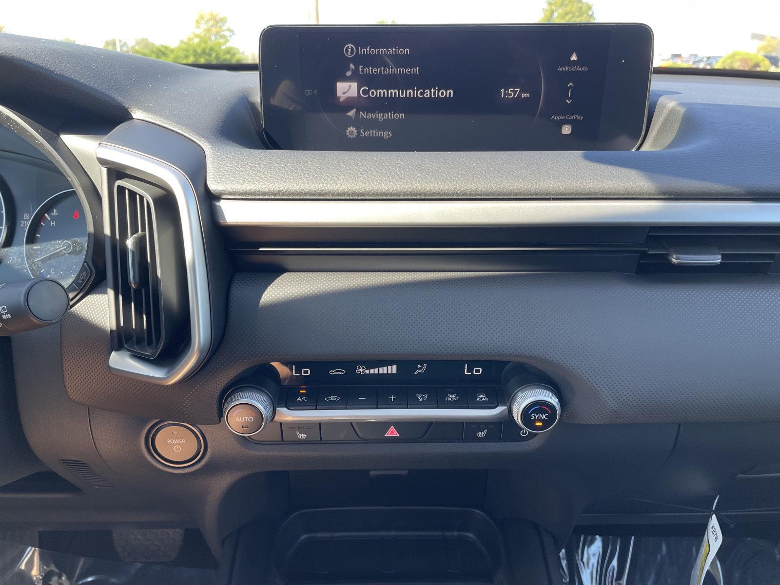 Vehicle photo 23