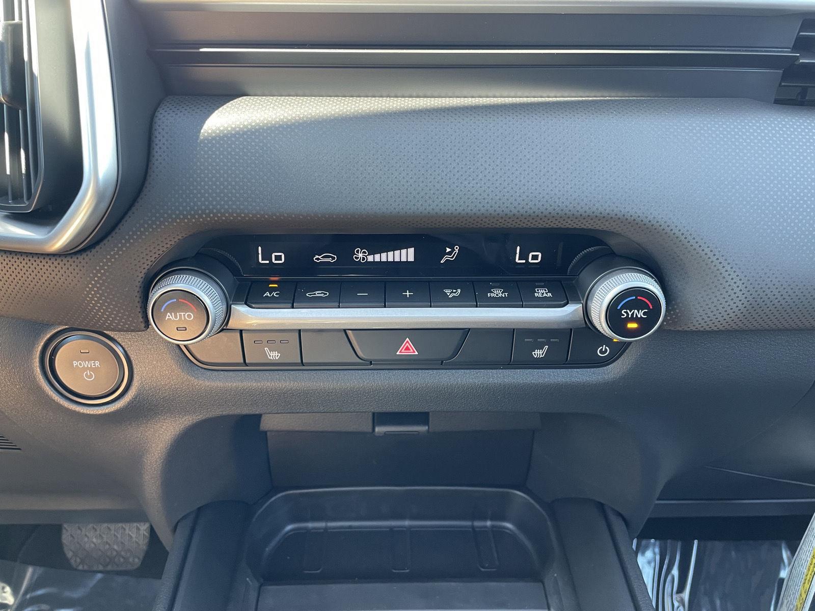 Vehicle photo 26