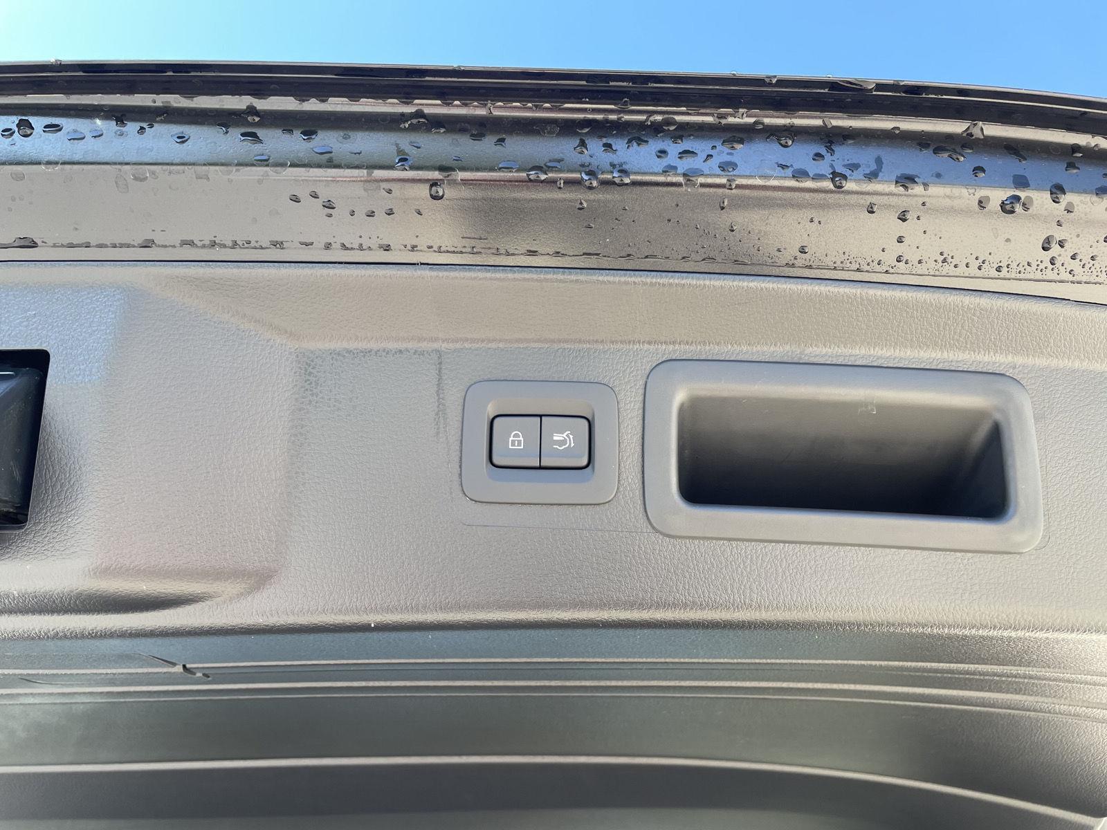 Vehicle photo 36