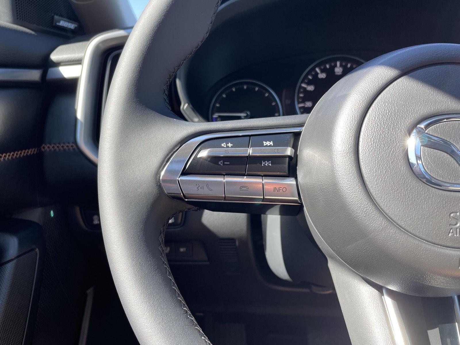 Vehicle photo 13