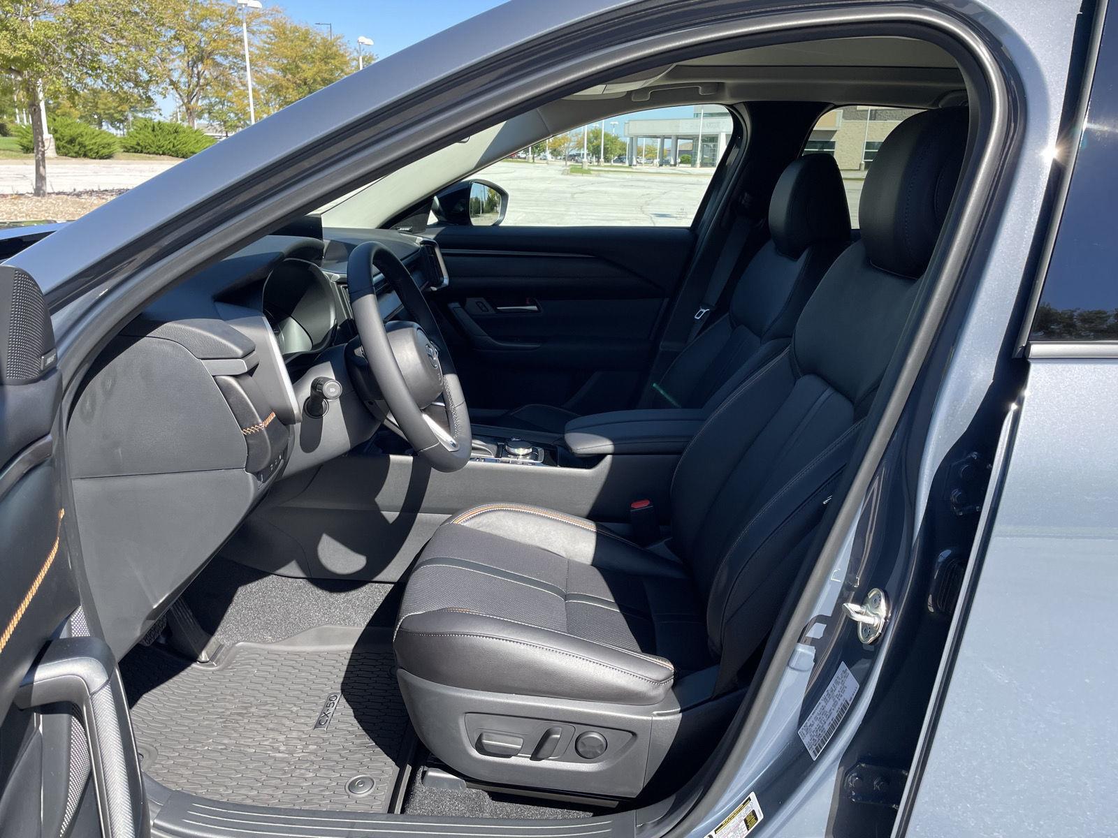 Vehicle photo 17