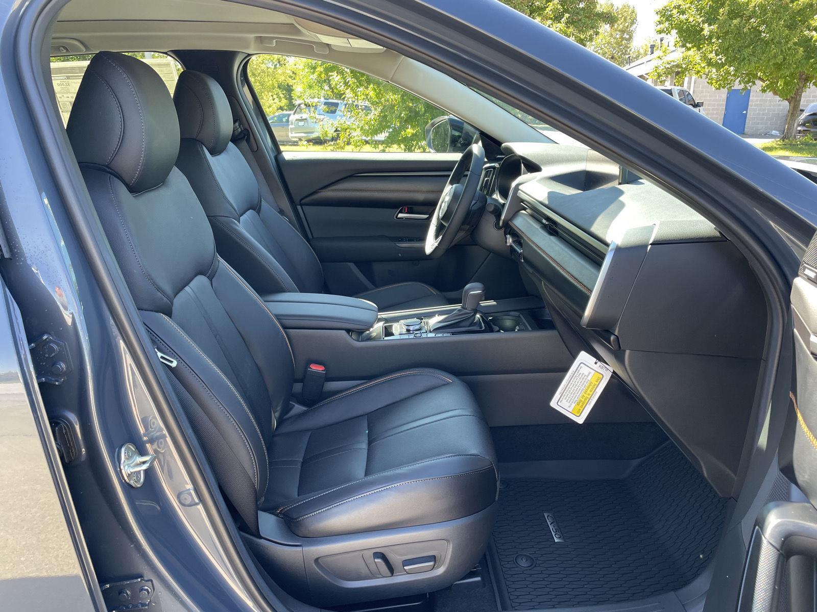 Vehicle photo 19