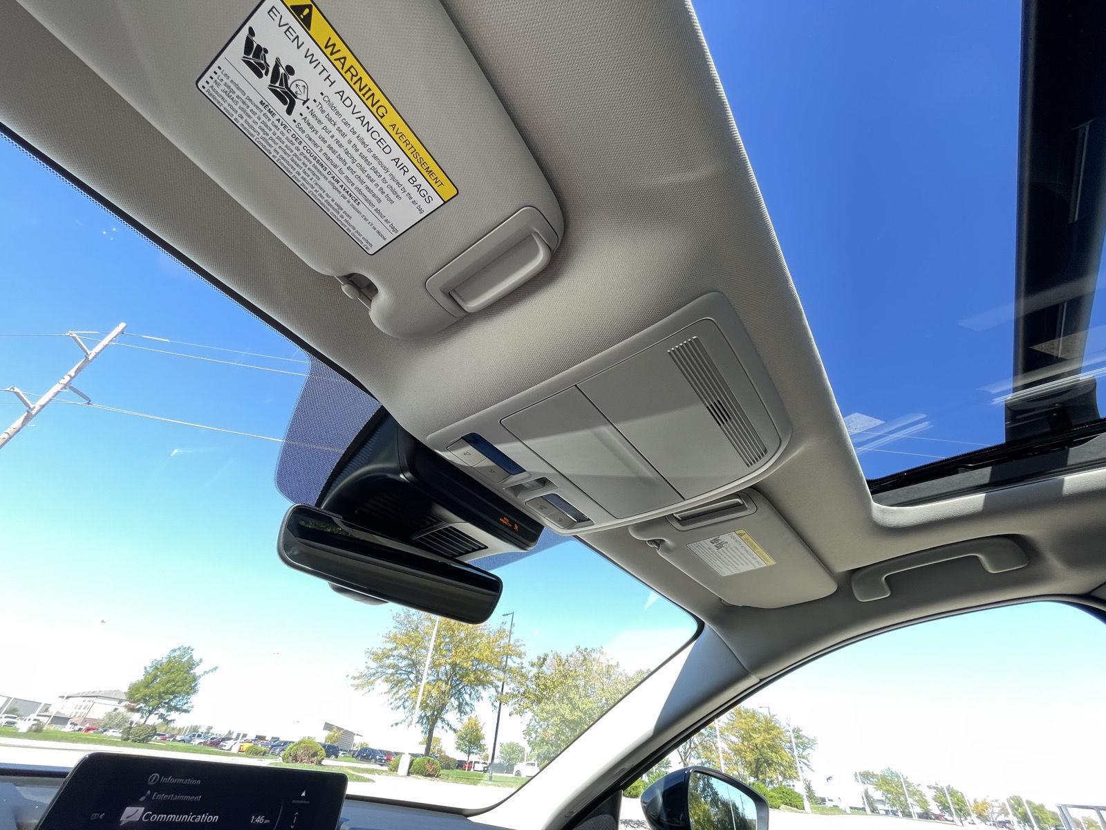 Vehicle photo 21