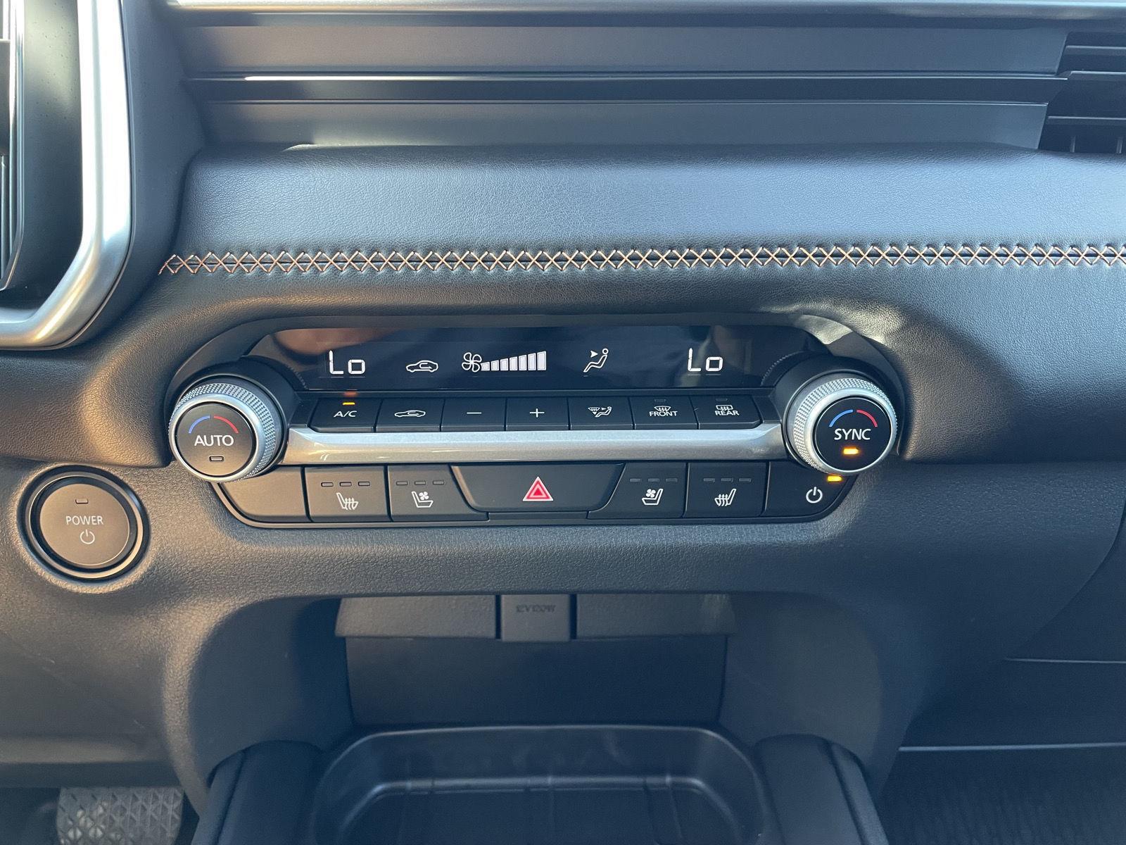 Vehicle photo 26