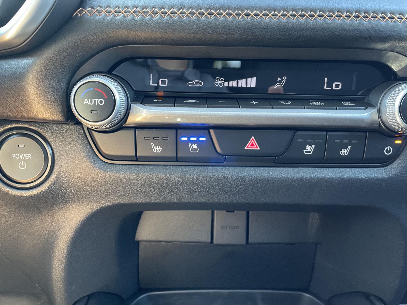 Vehicle photo 28