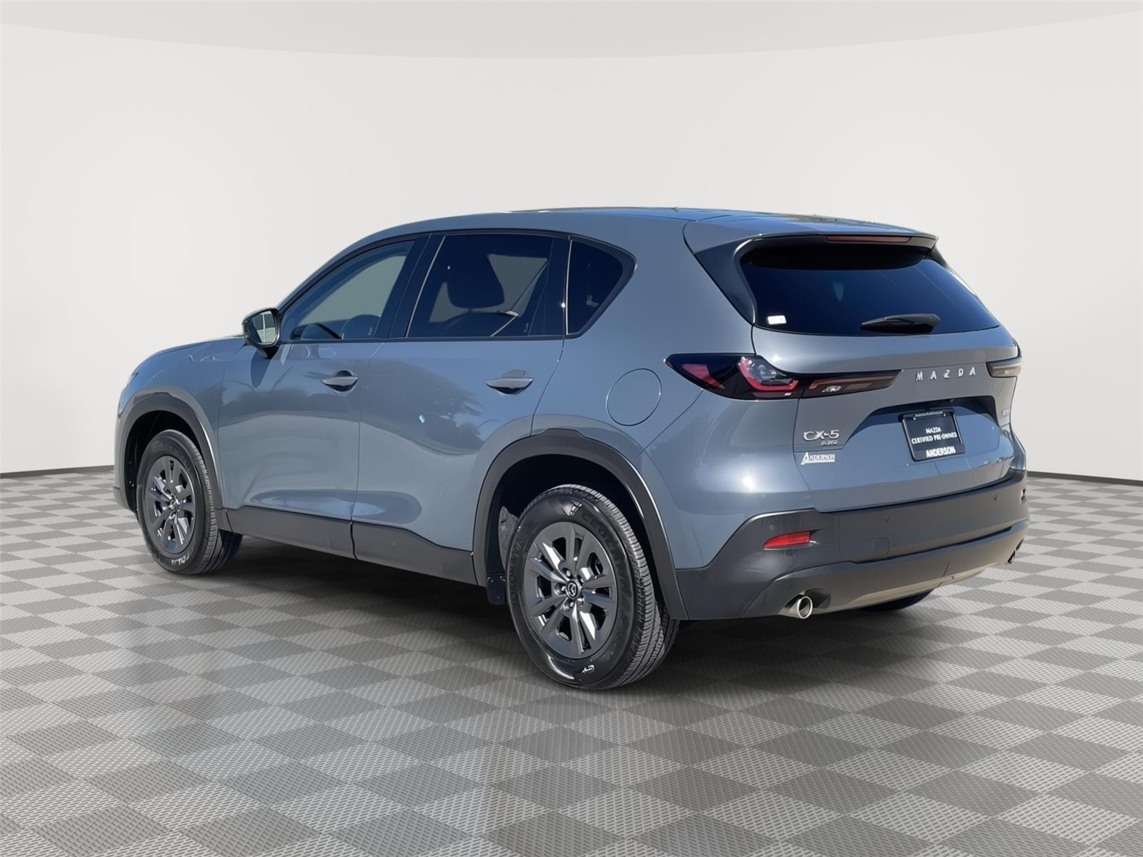 Vehicle photo 9