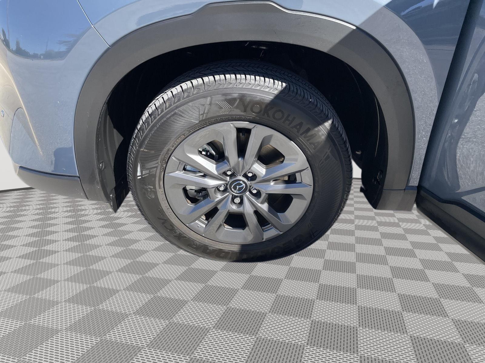 Vehicle photo 10