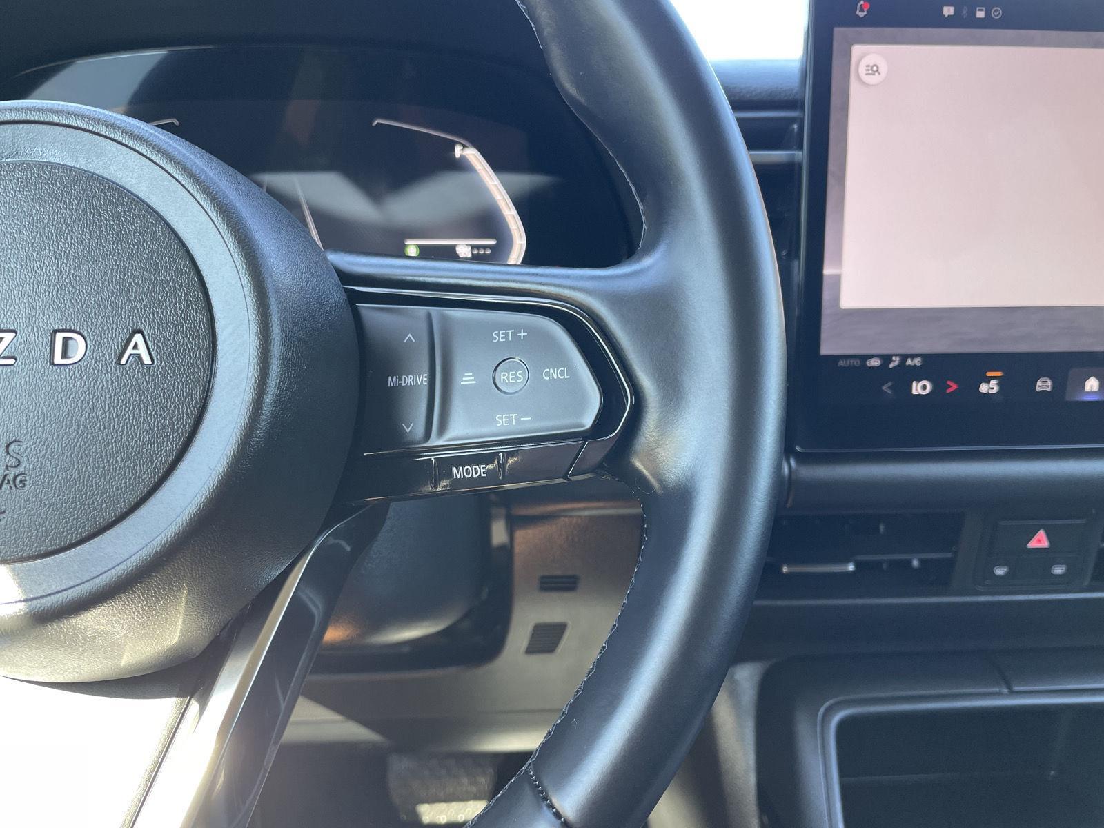 Vehicle photo 14