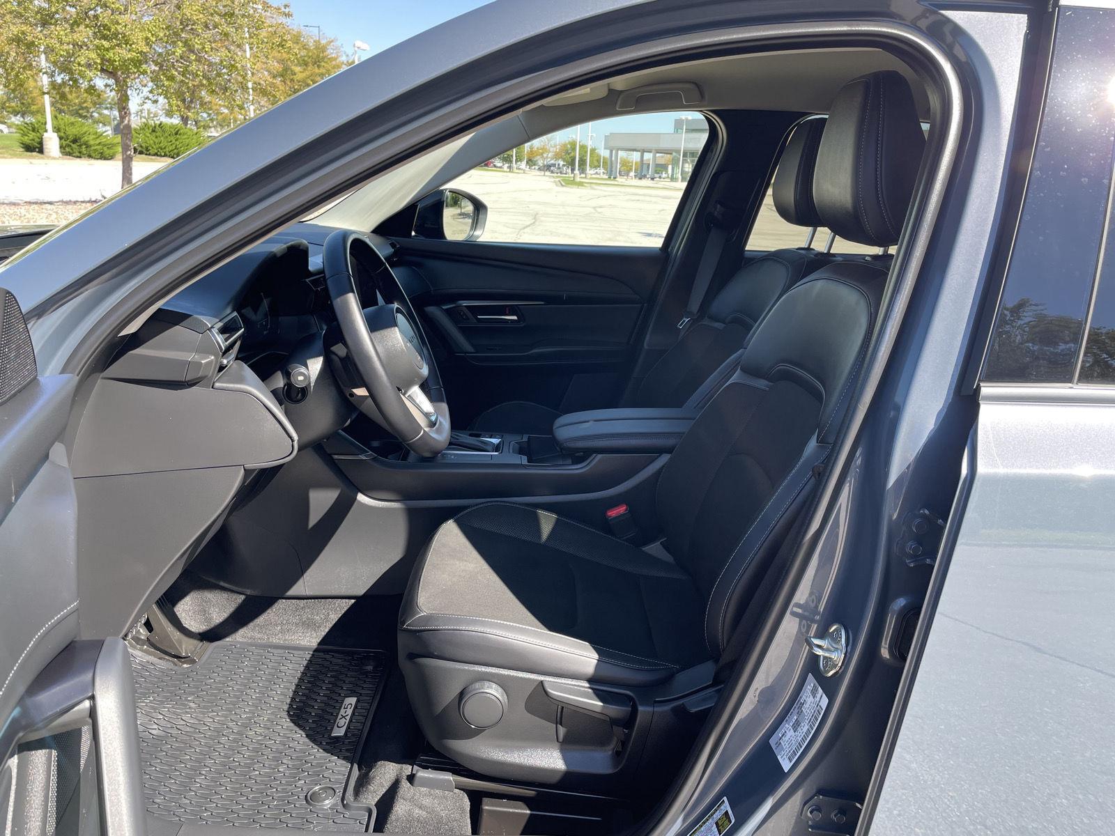 Vehicle photo 17