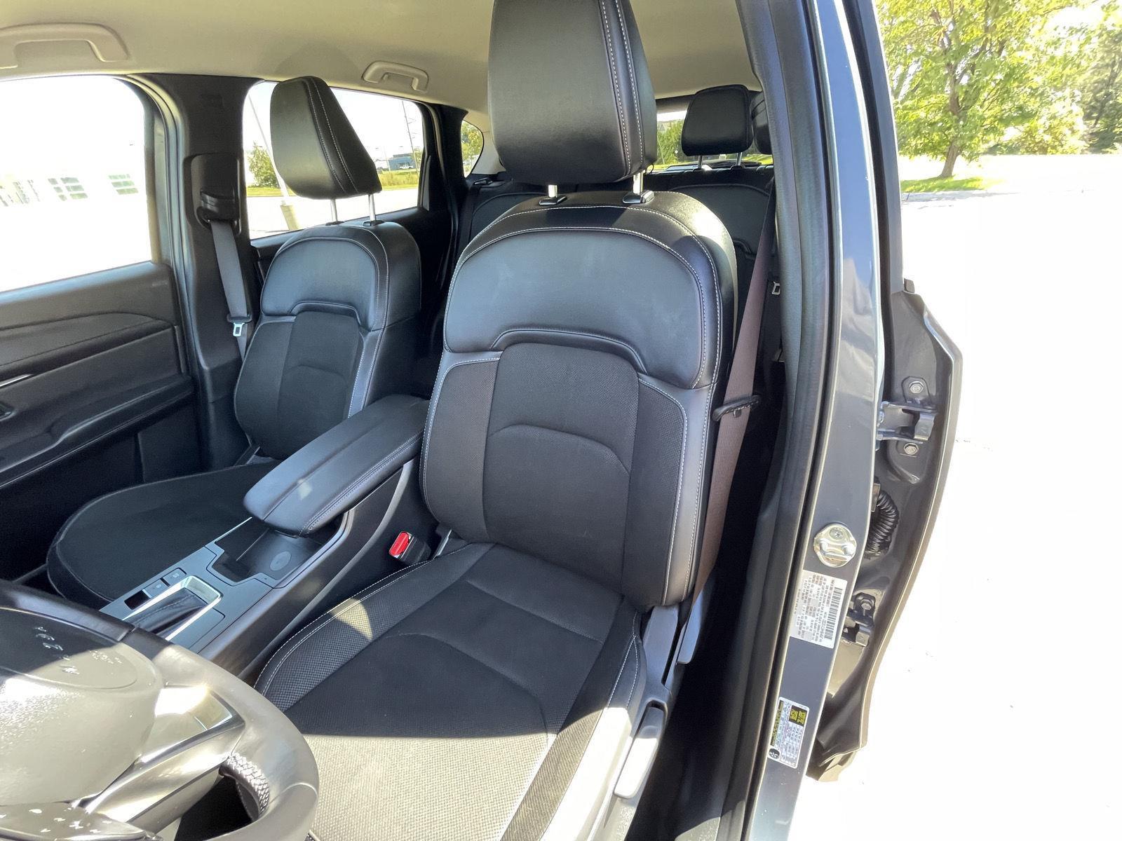 Vehicle photo 18