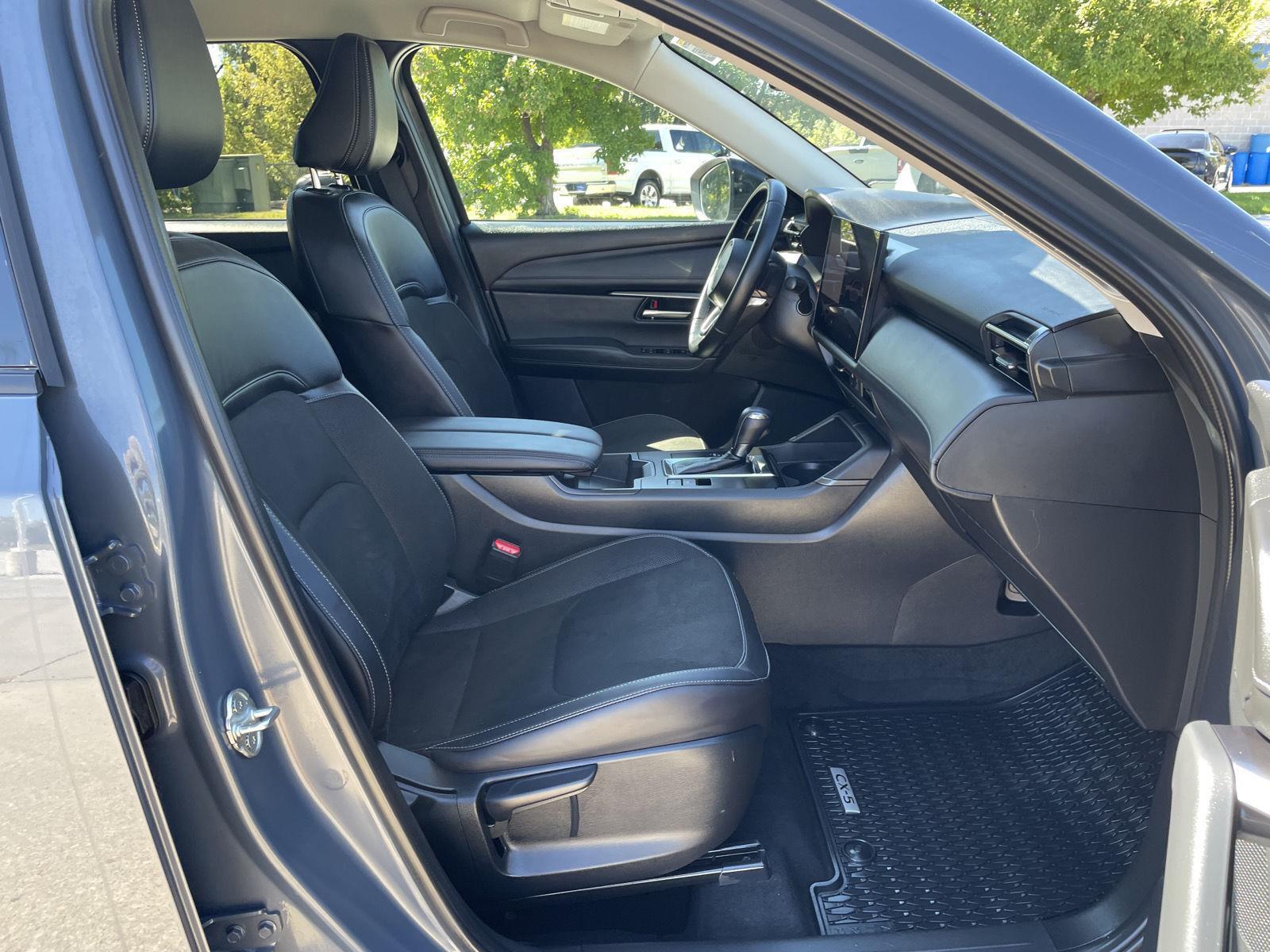 Vehicle photo 19