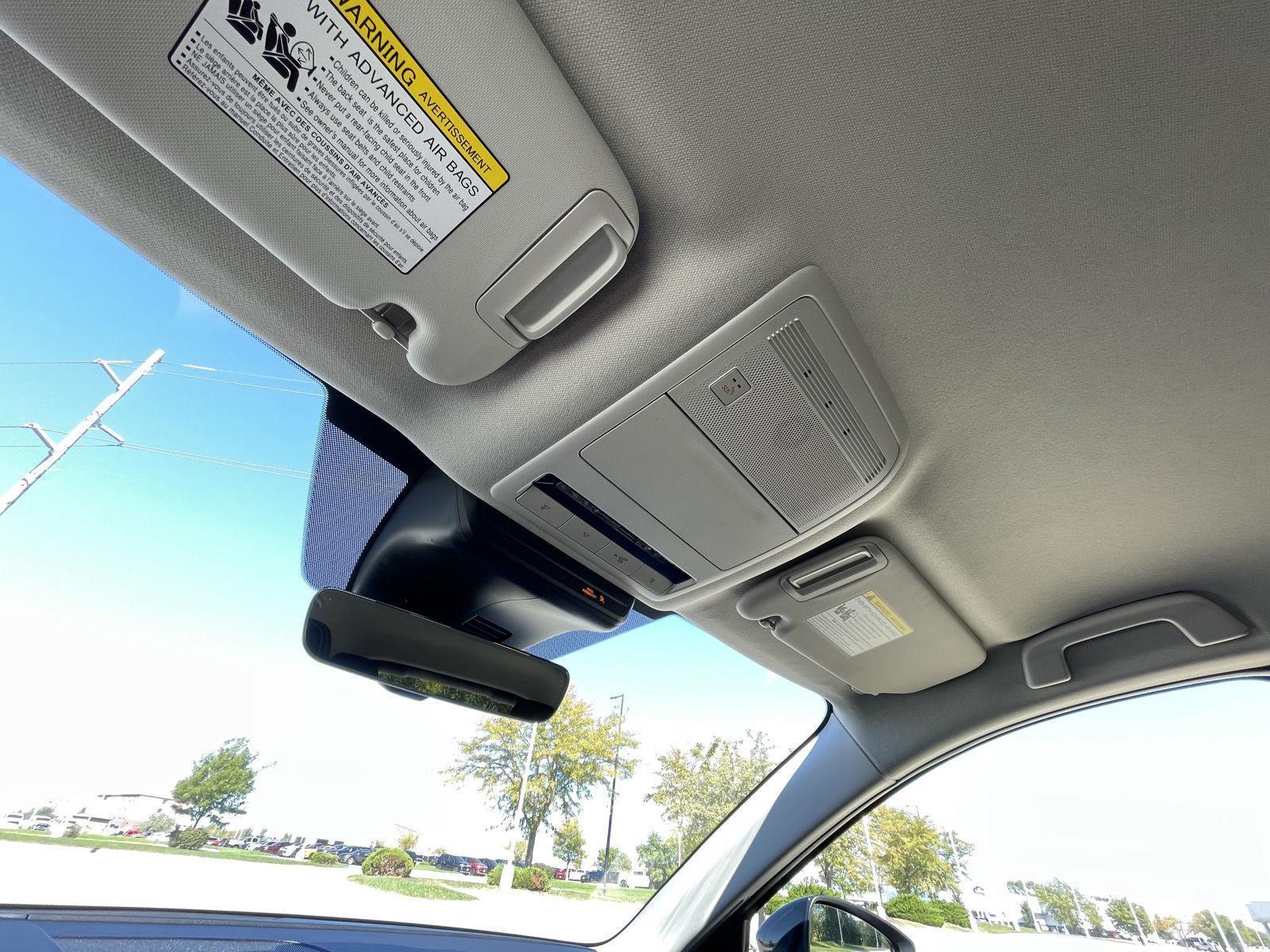 Vehicle photo 21