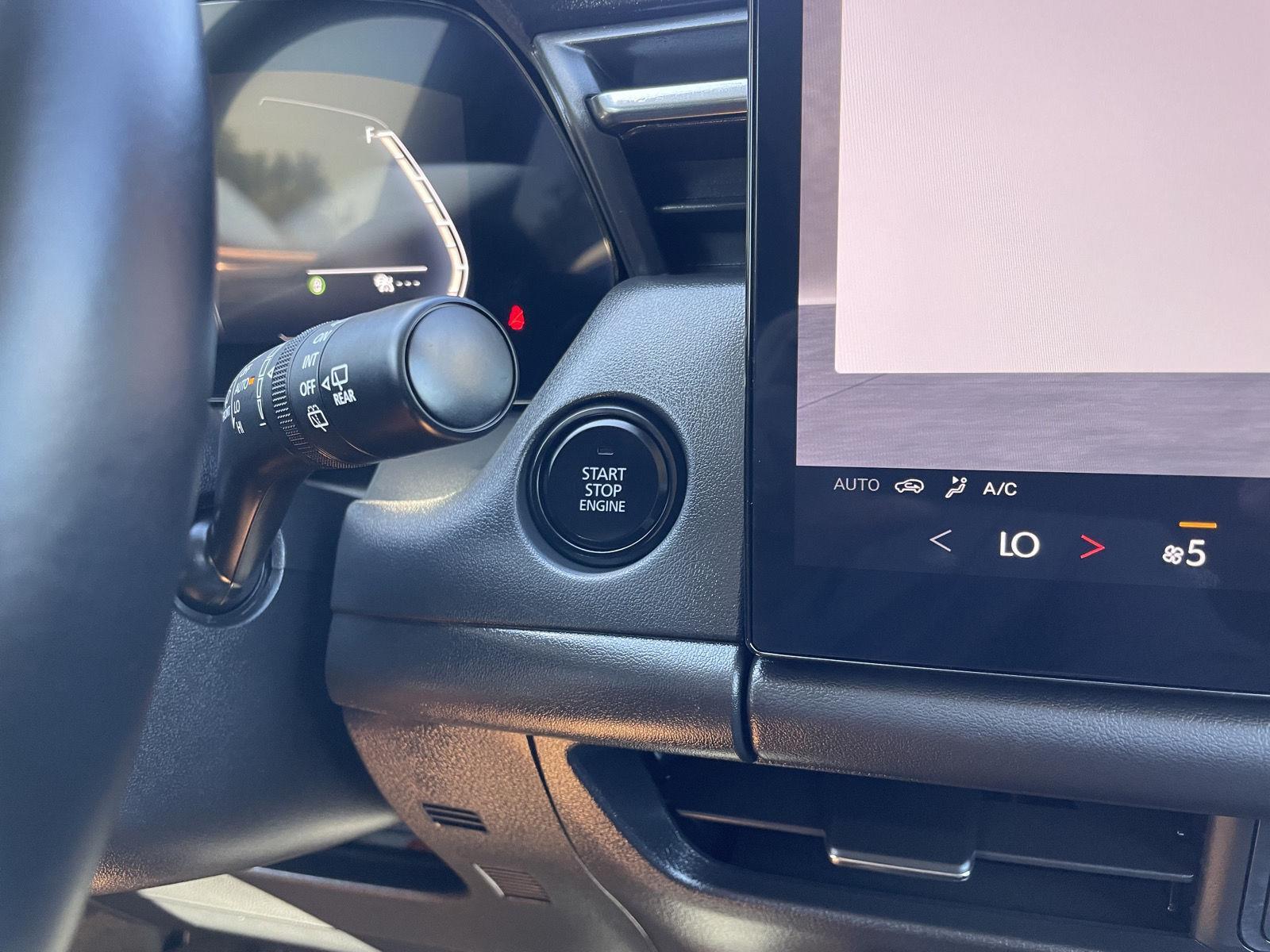 Vehicle photo 24