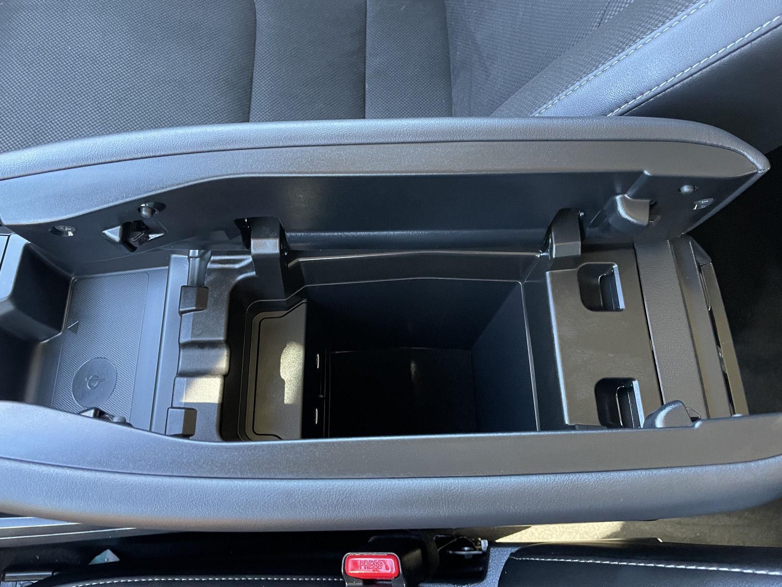 Vehicle photo 28