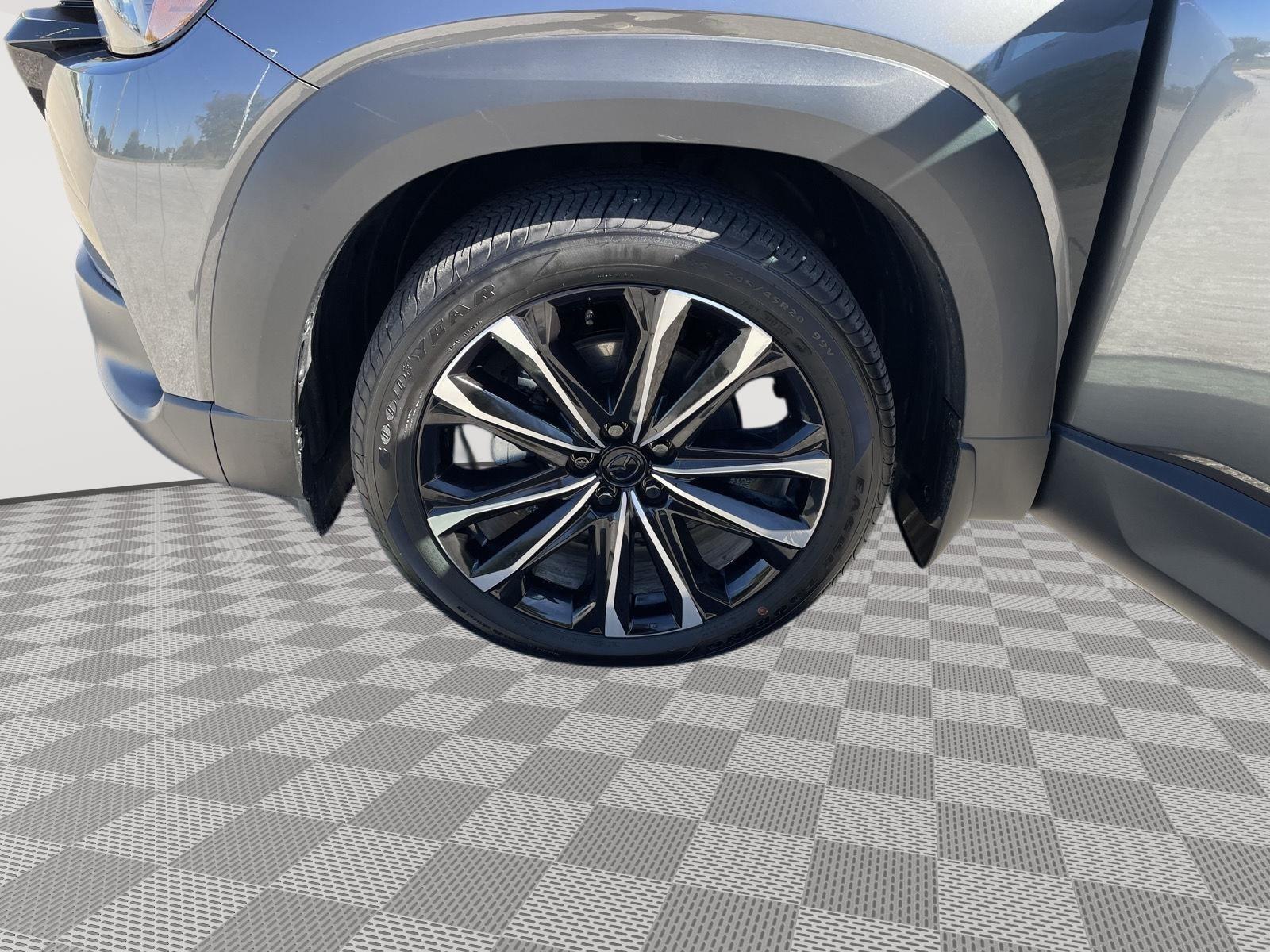 Vehicle photo 10