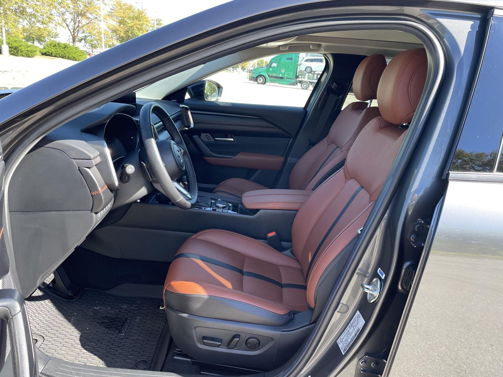 Vehicle photo 17