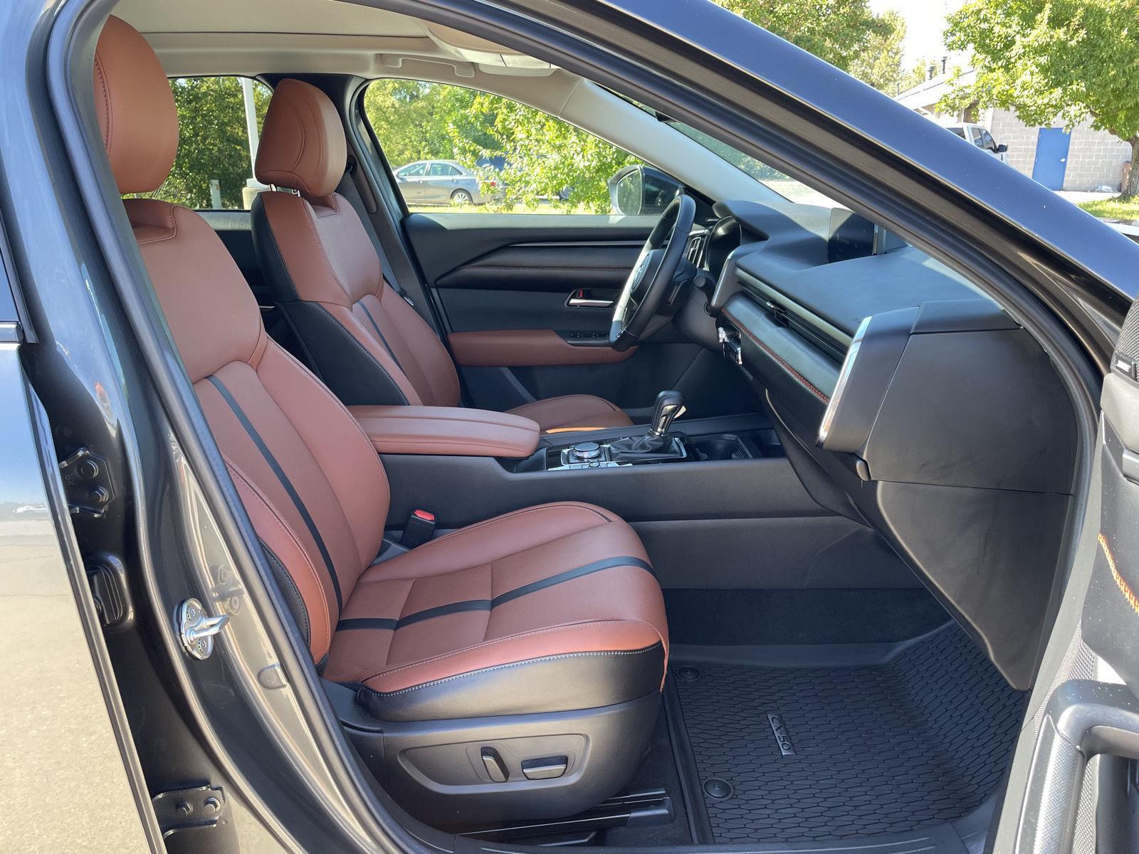 Vehicle photo 19