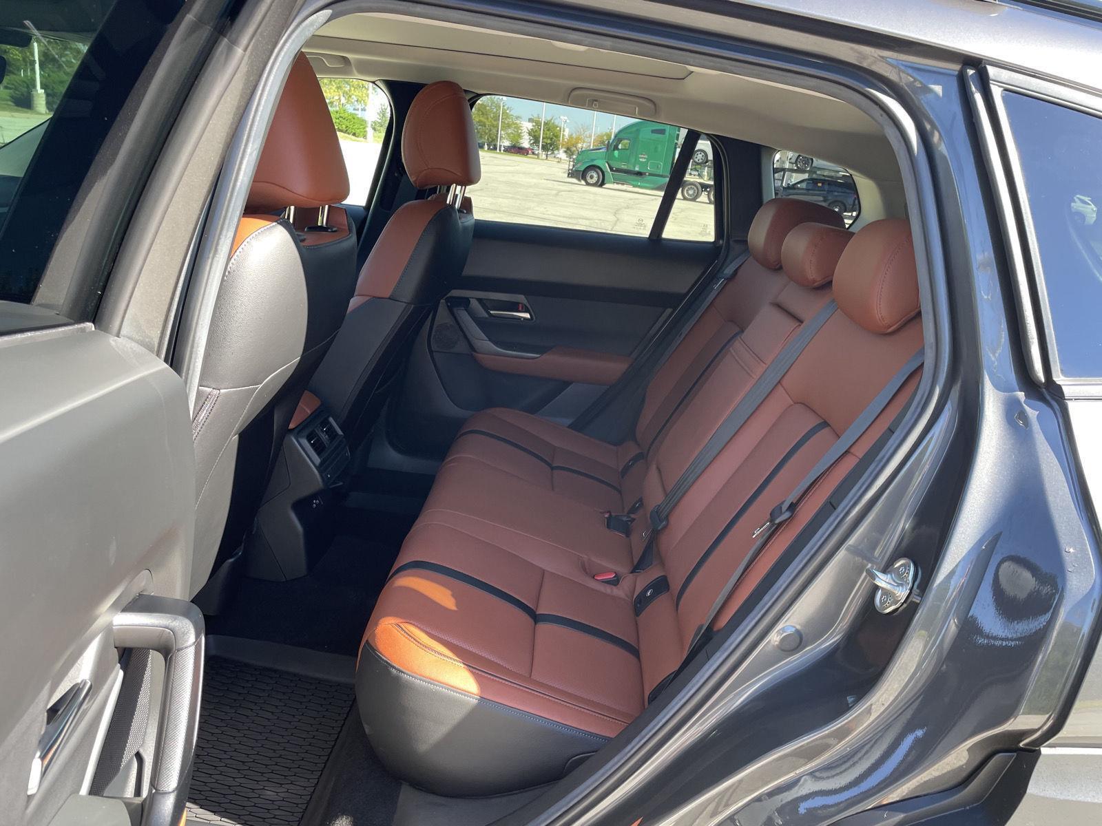 Vehicle photo 20