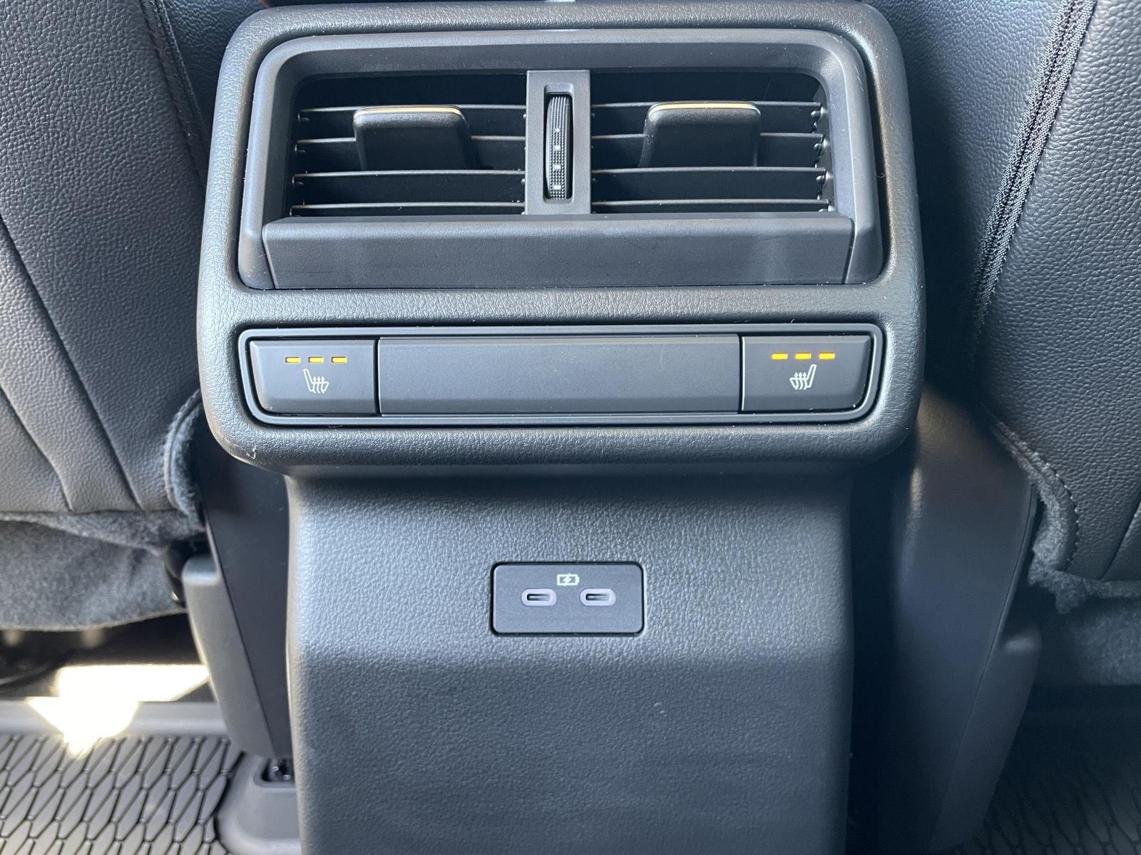 Vehicle photo 21