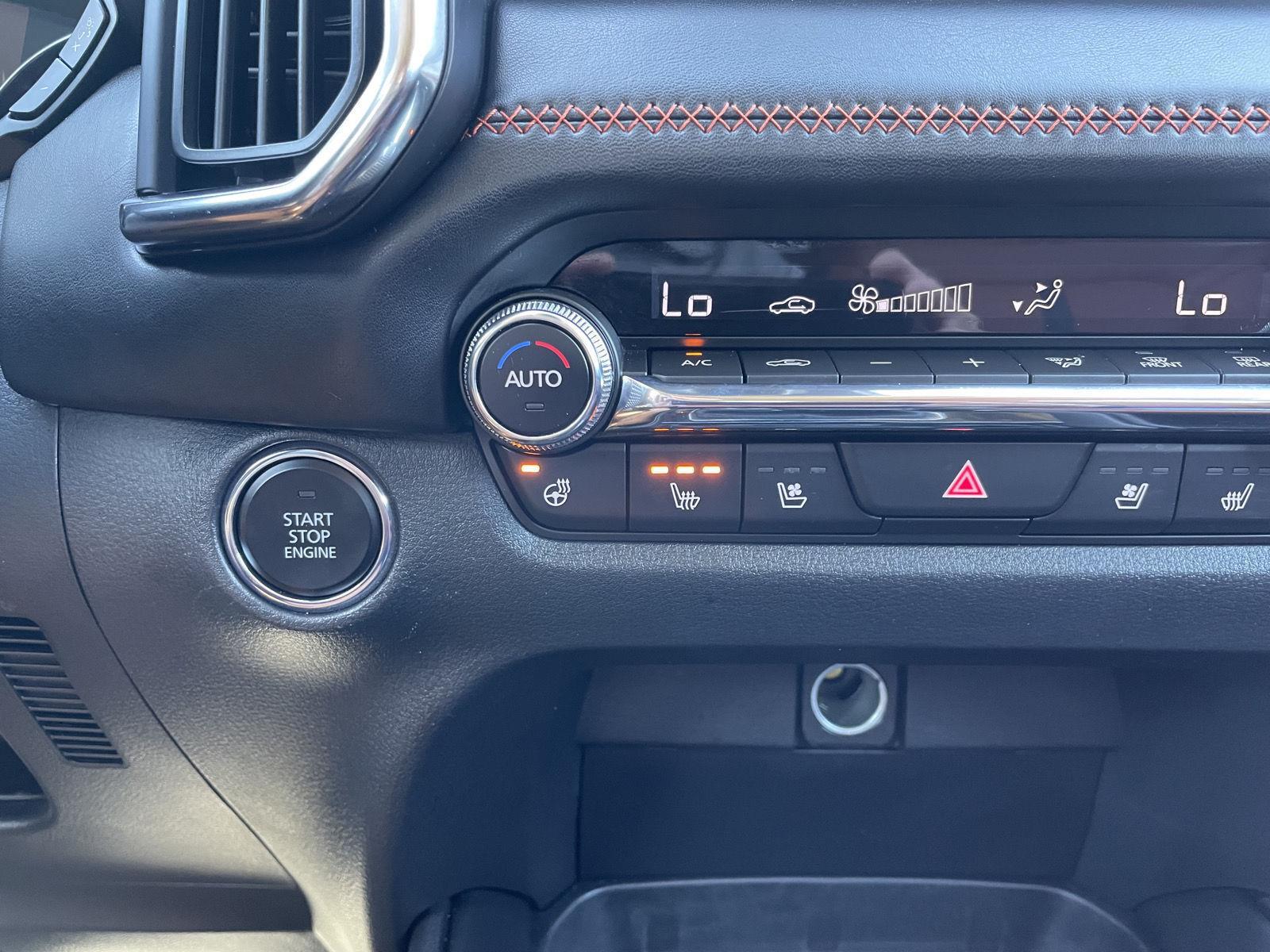 Vehicle photo 30