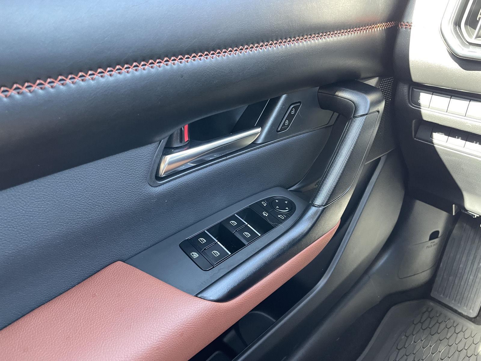 Vehicle photo 32