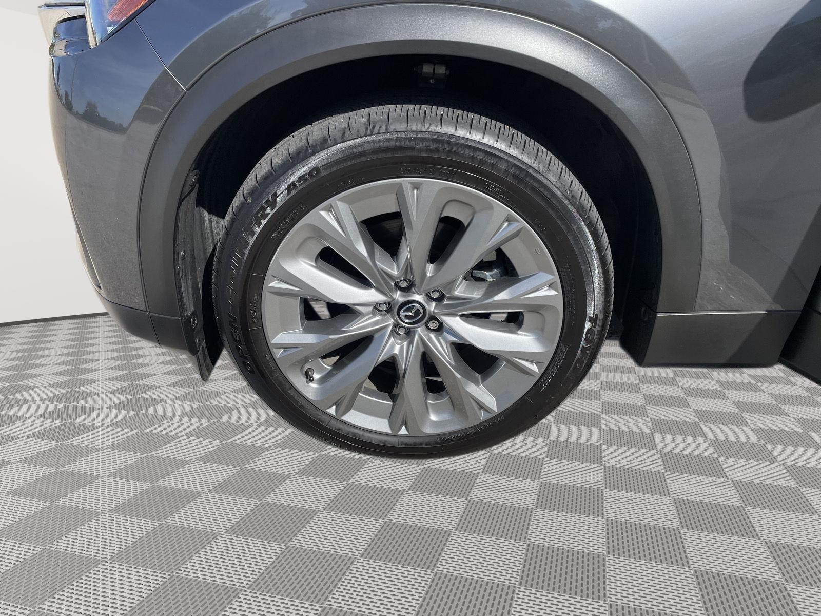 Vehicle photo 10