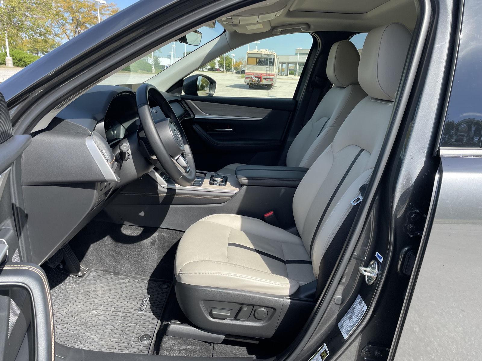 Vehicle photo 17