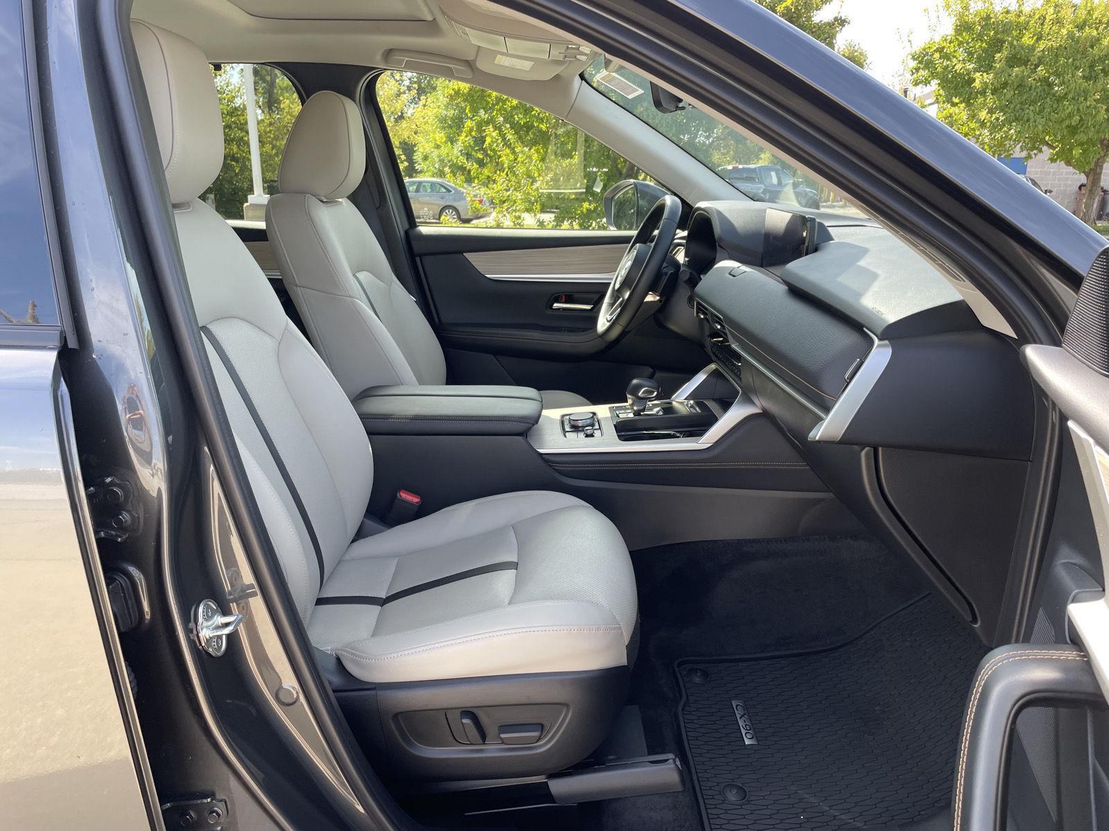 Vehicle photo 19