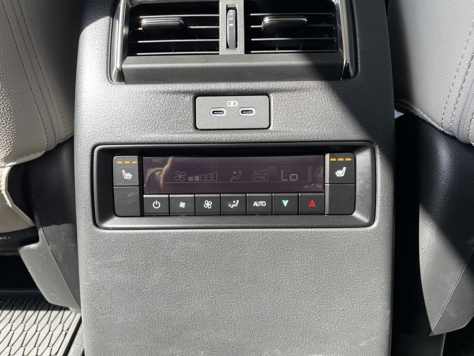 Vehicle photo 21