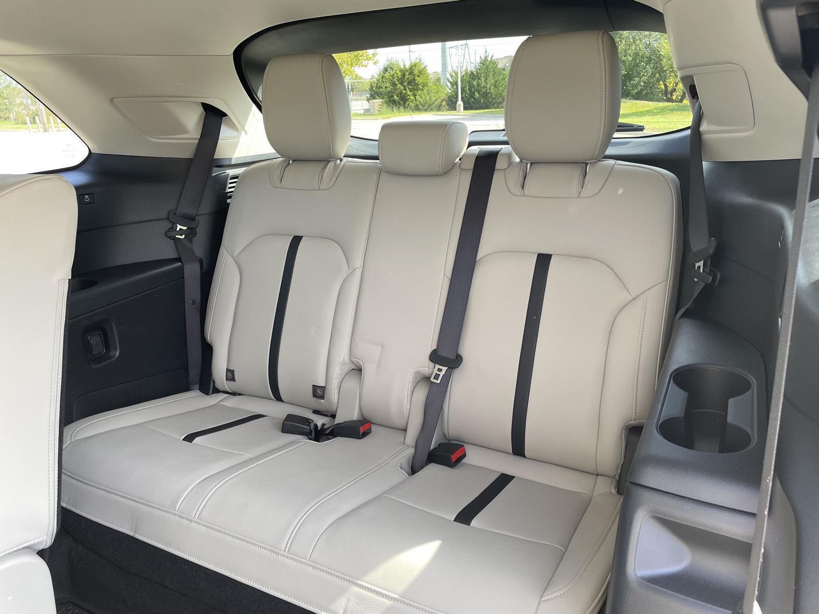Vehicle photo 22