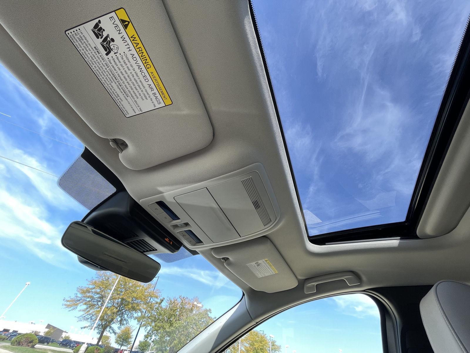 Vehicle photo 23