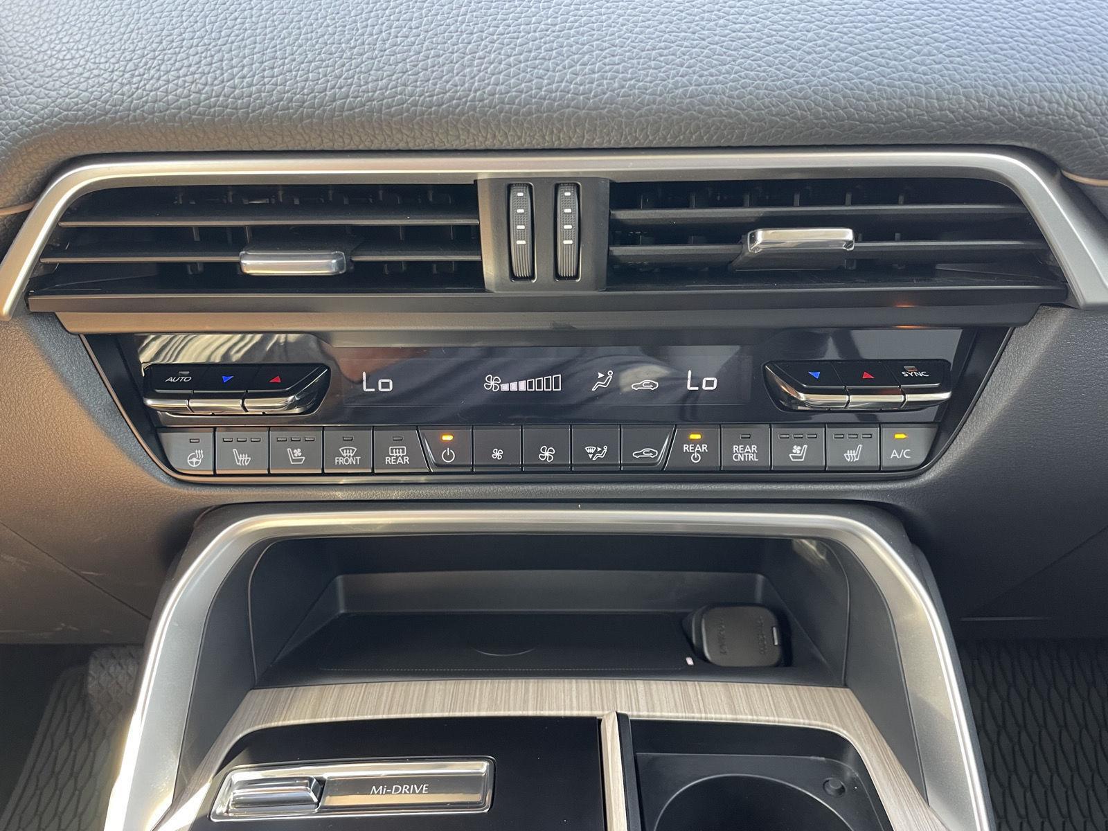 Vehicle photo 27
