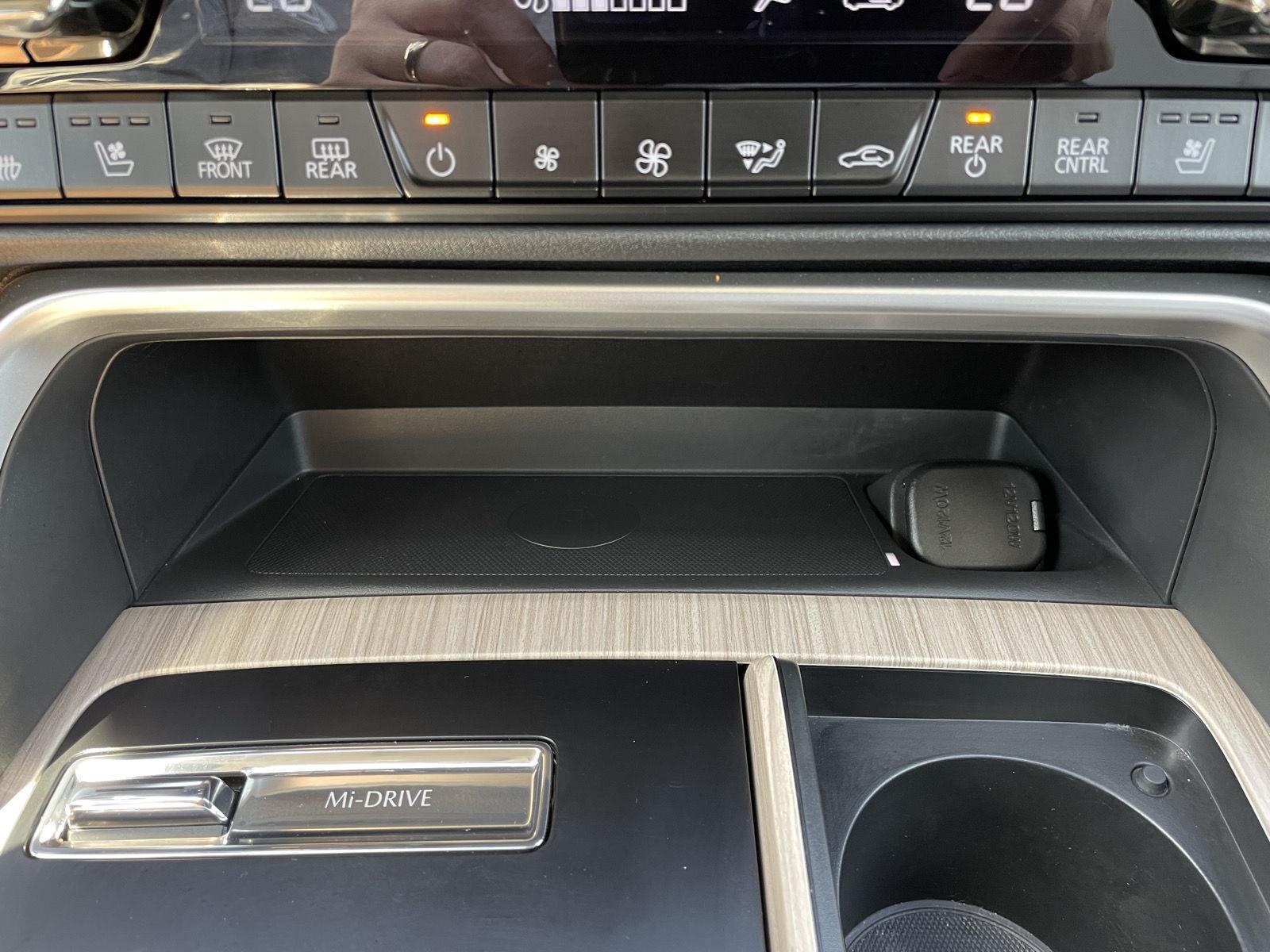 Vehicle photo 30