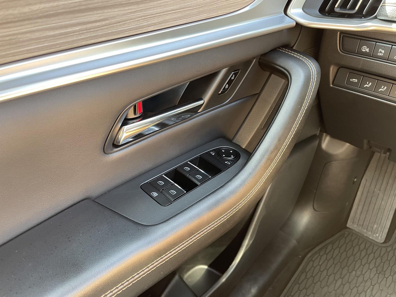 Vehicle photo 31