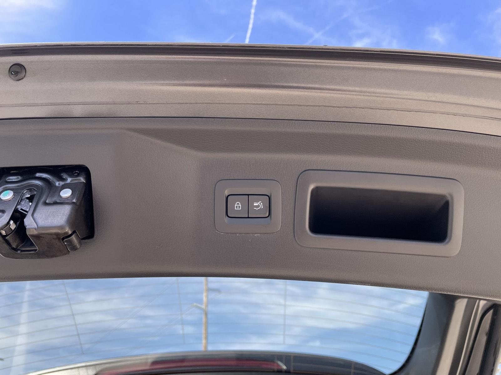 Vehicle photo 38