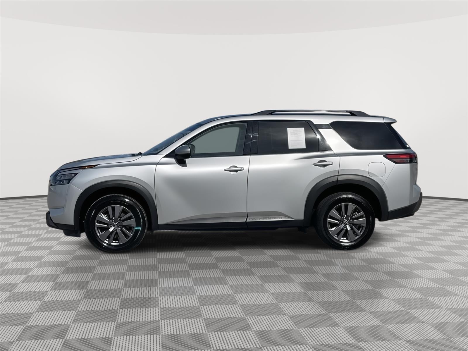 Vehicle photo 2