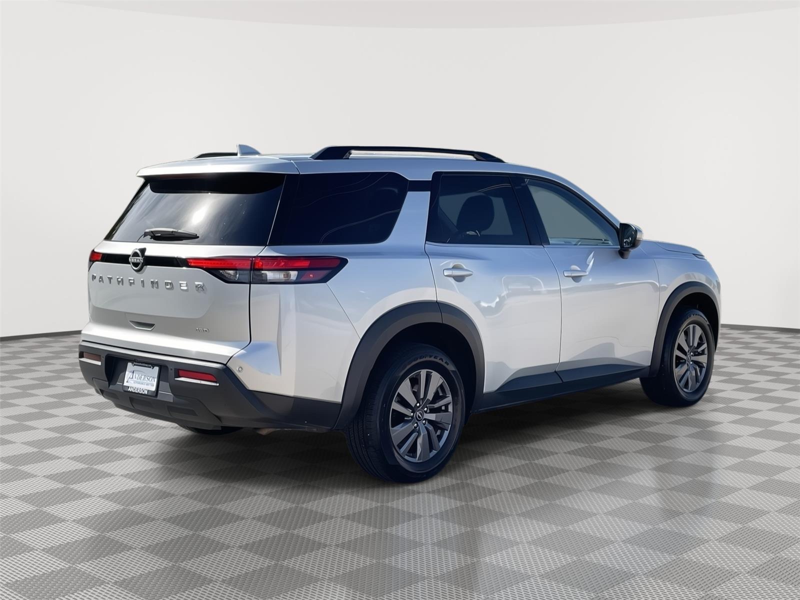 Vehicle photo 7