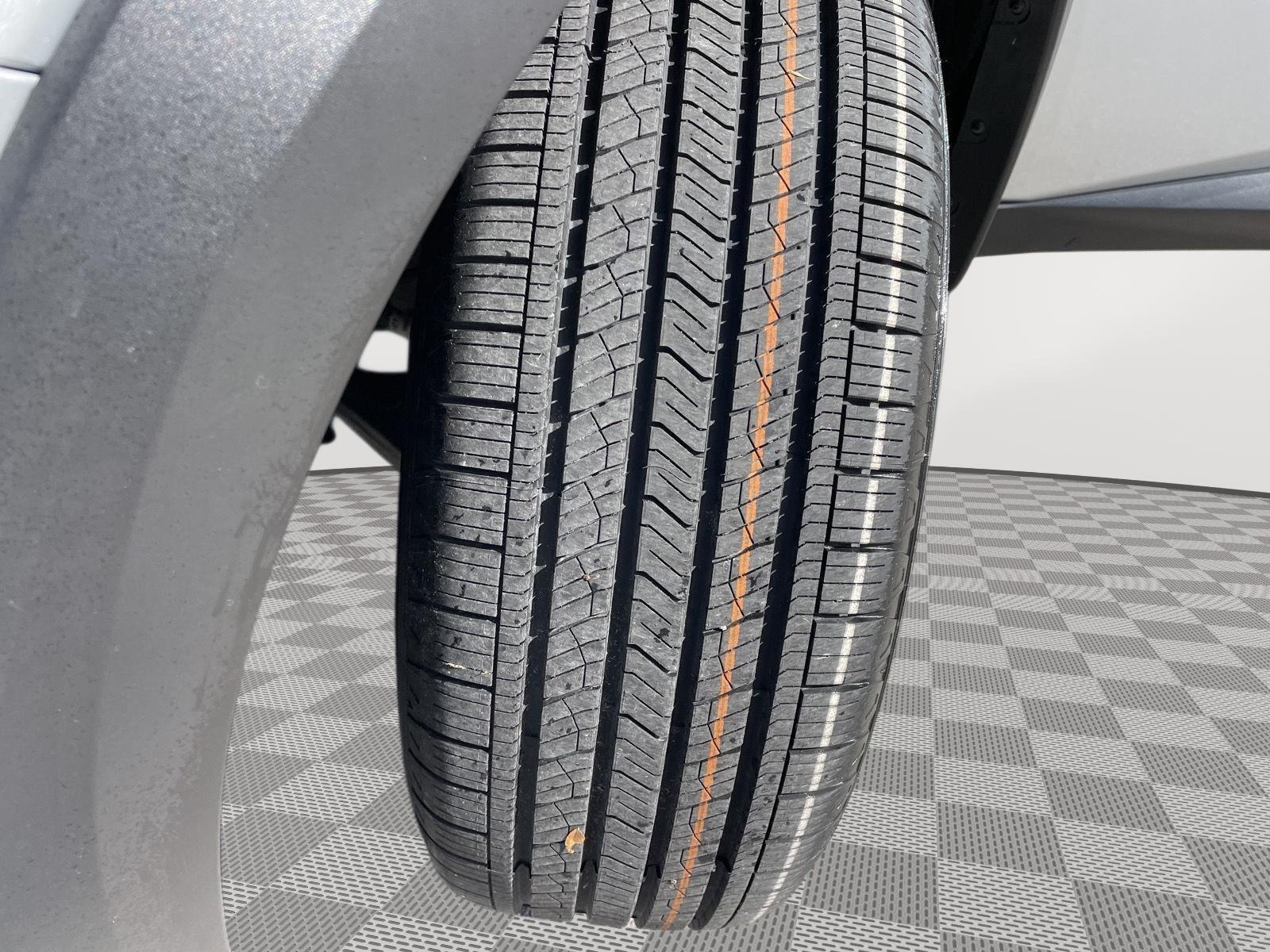 Vehicle photo 11