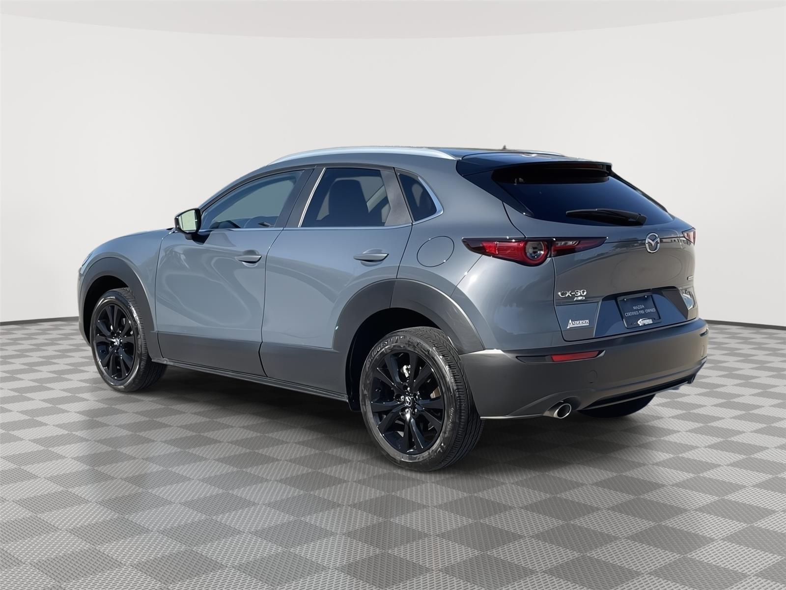 Vehicle photo 9