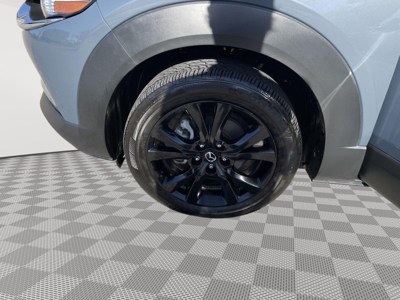 Vehicle photo 10