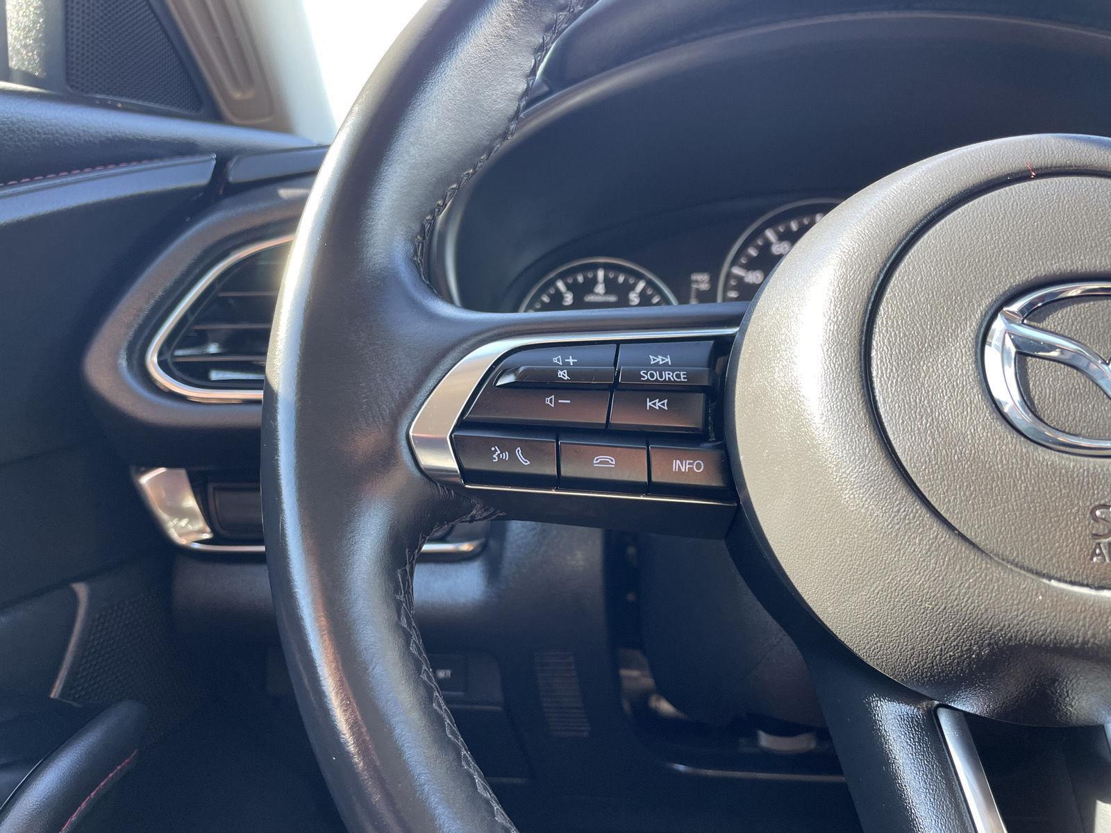 Vehicle photo 12