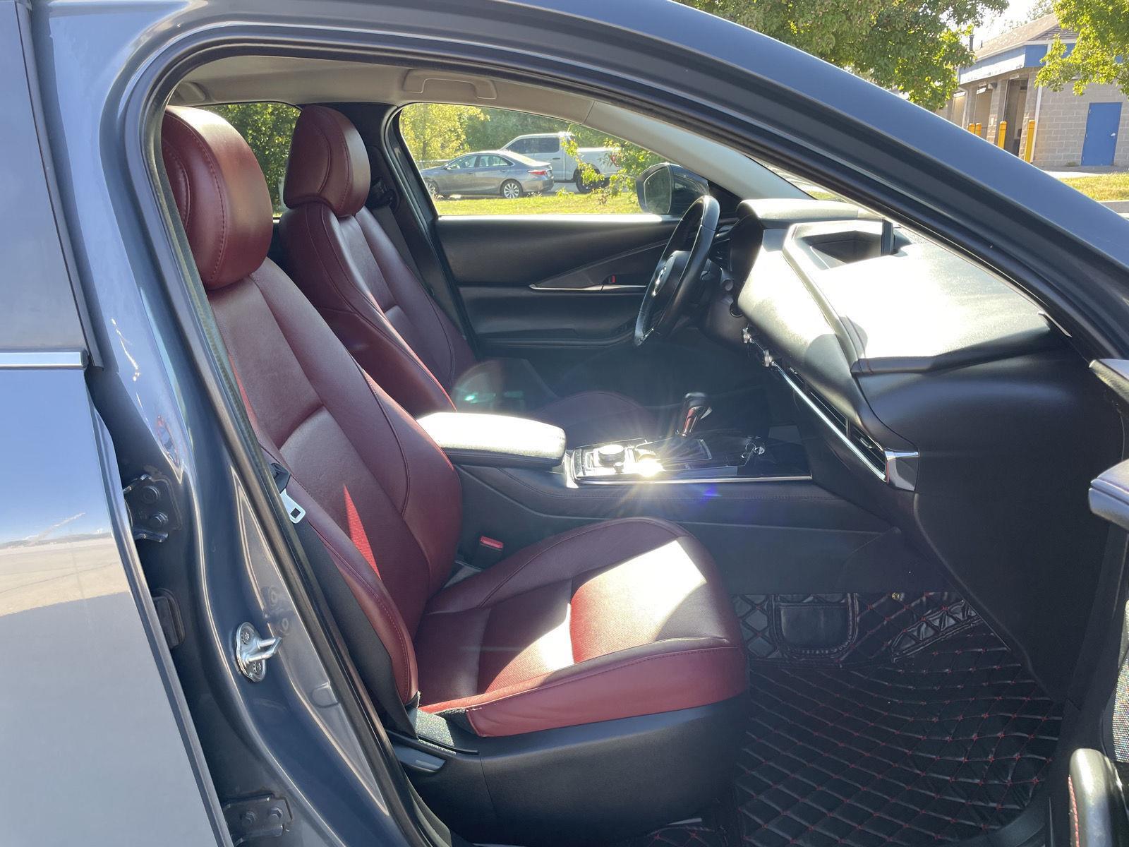 Vehicle photo 18