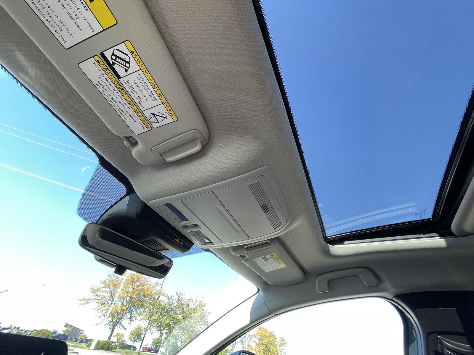 Vehicle photo 20