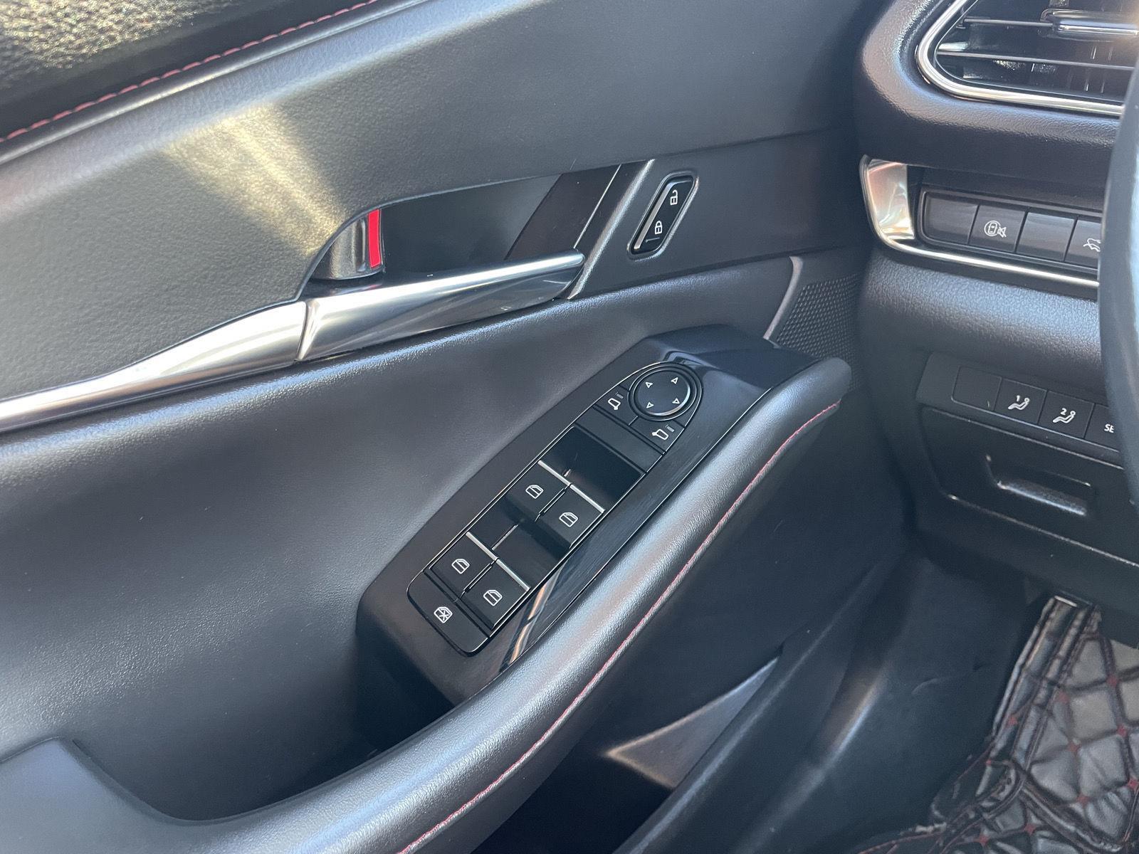Vehicle photo 27