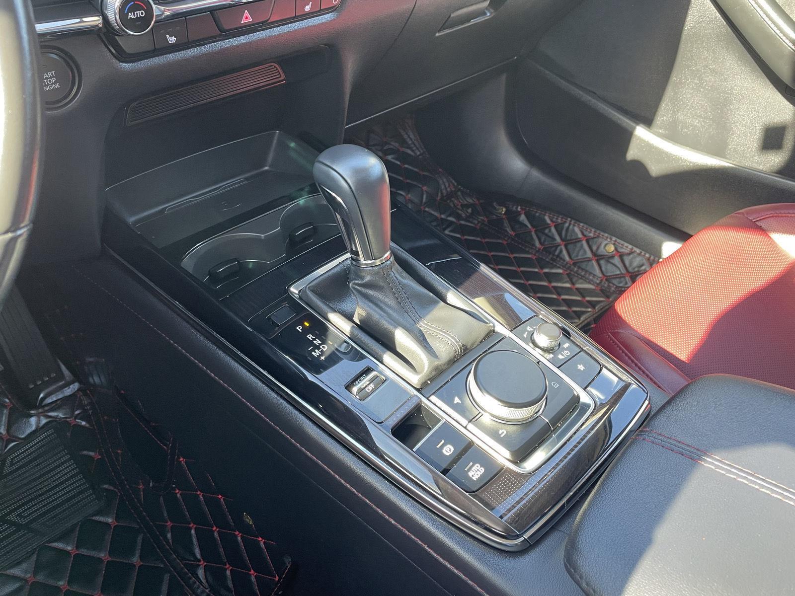 Vehicle photo 28