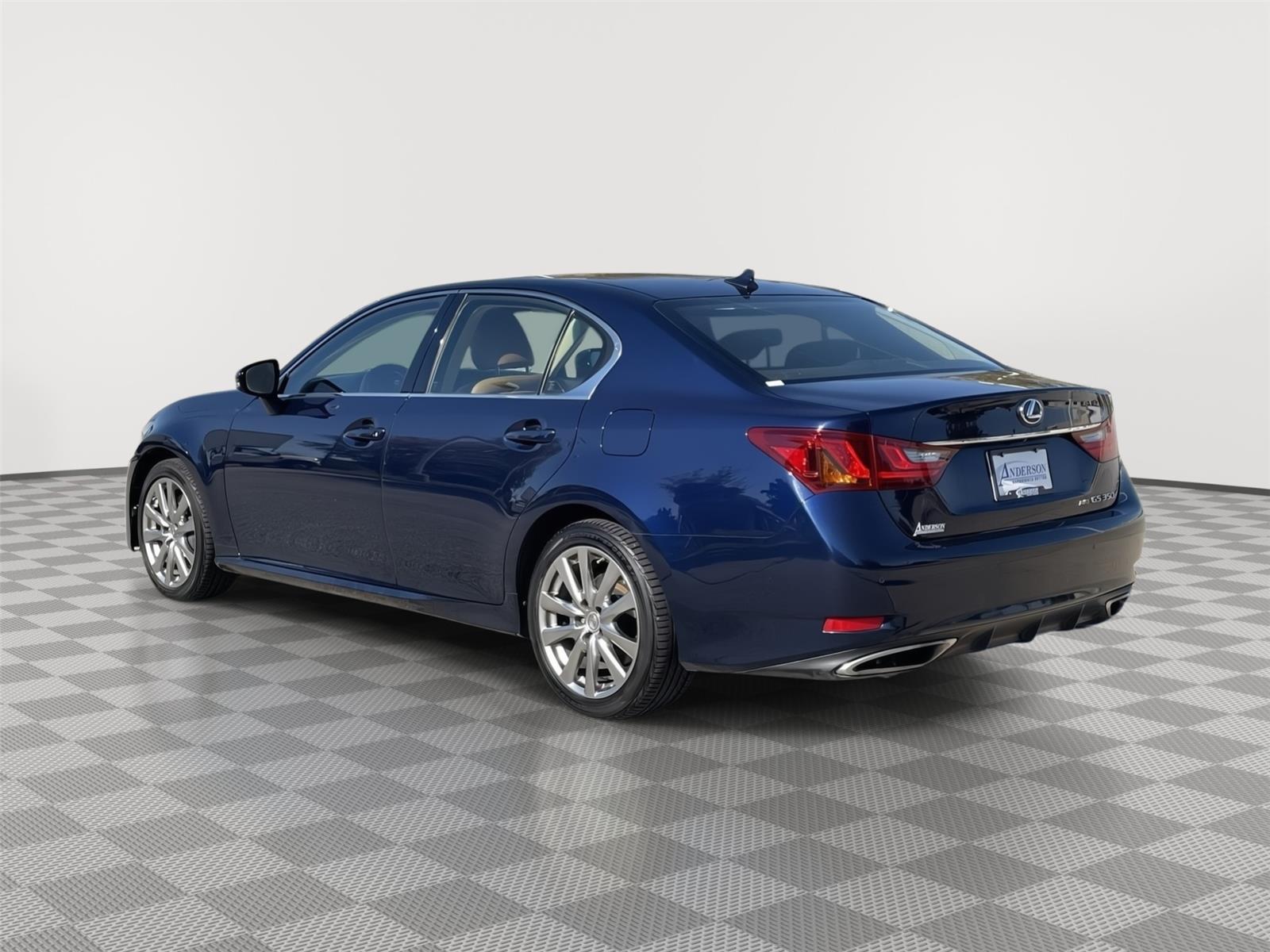 Vehicle photo 9